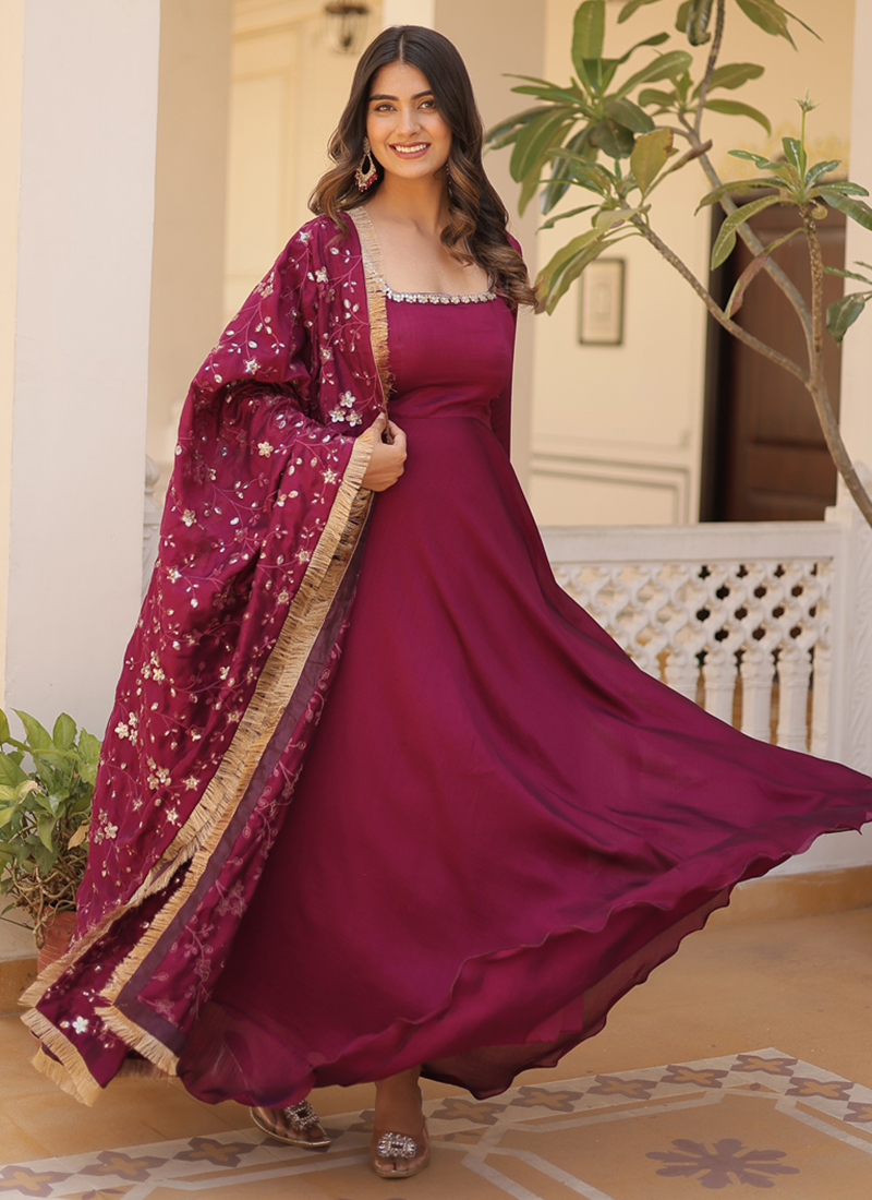 Vistavelle Luxury Rani Pink Velvet Zari Mirror Top–Pant with Batwa Set main image 1